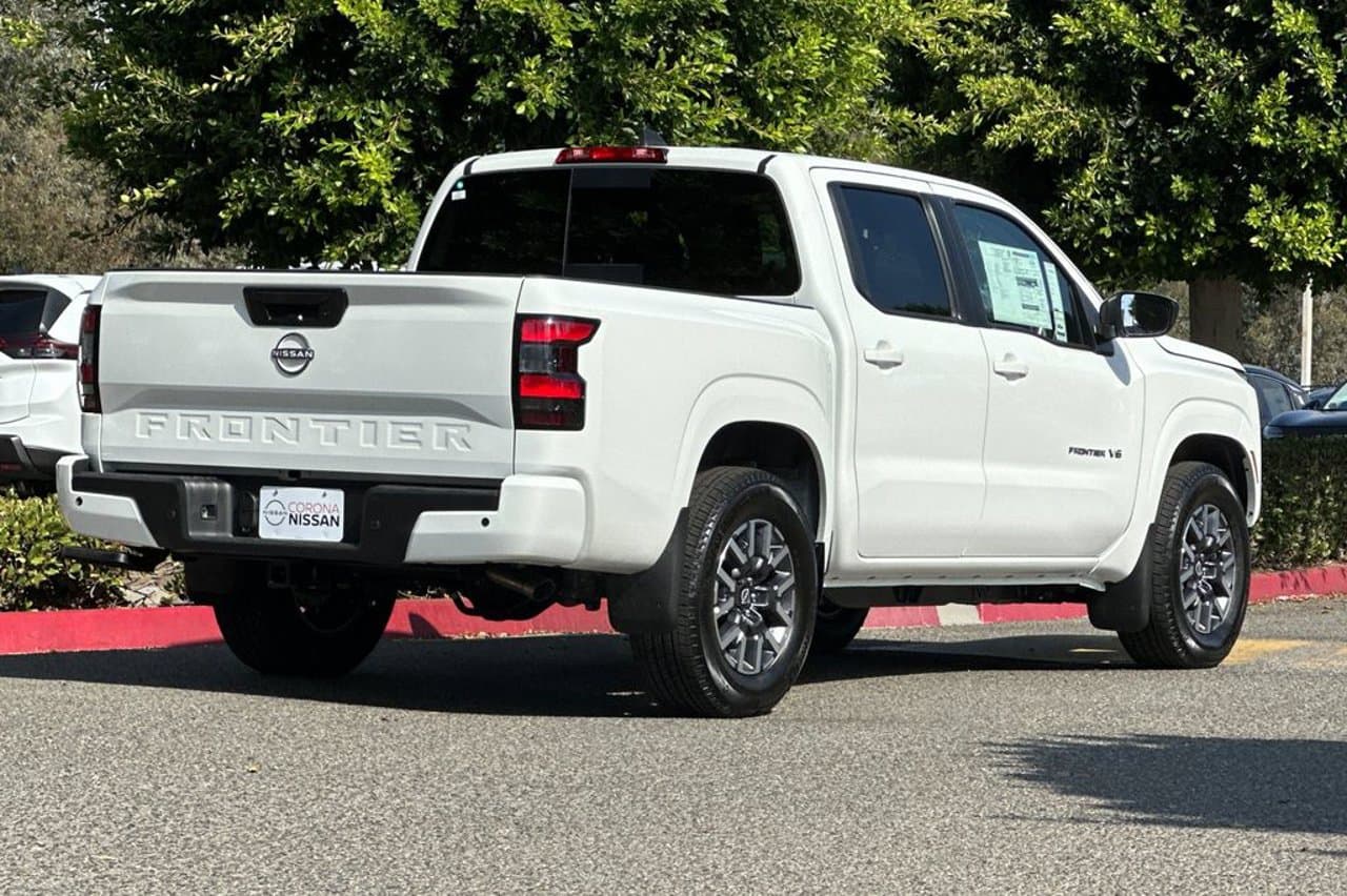 2027 Nissan Frontier SV 4