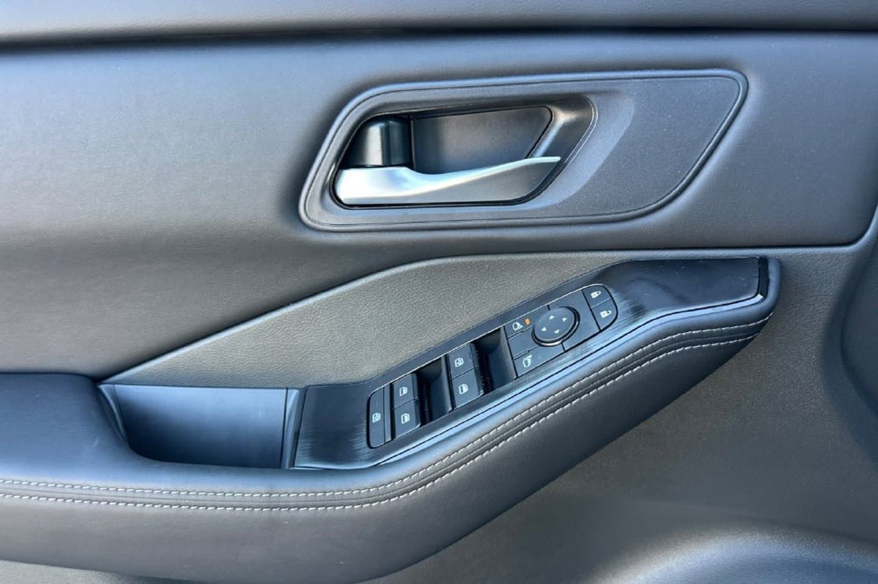 2026 Nissan Rogue SV 8