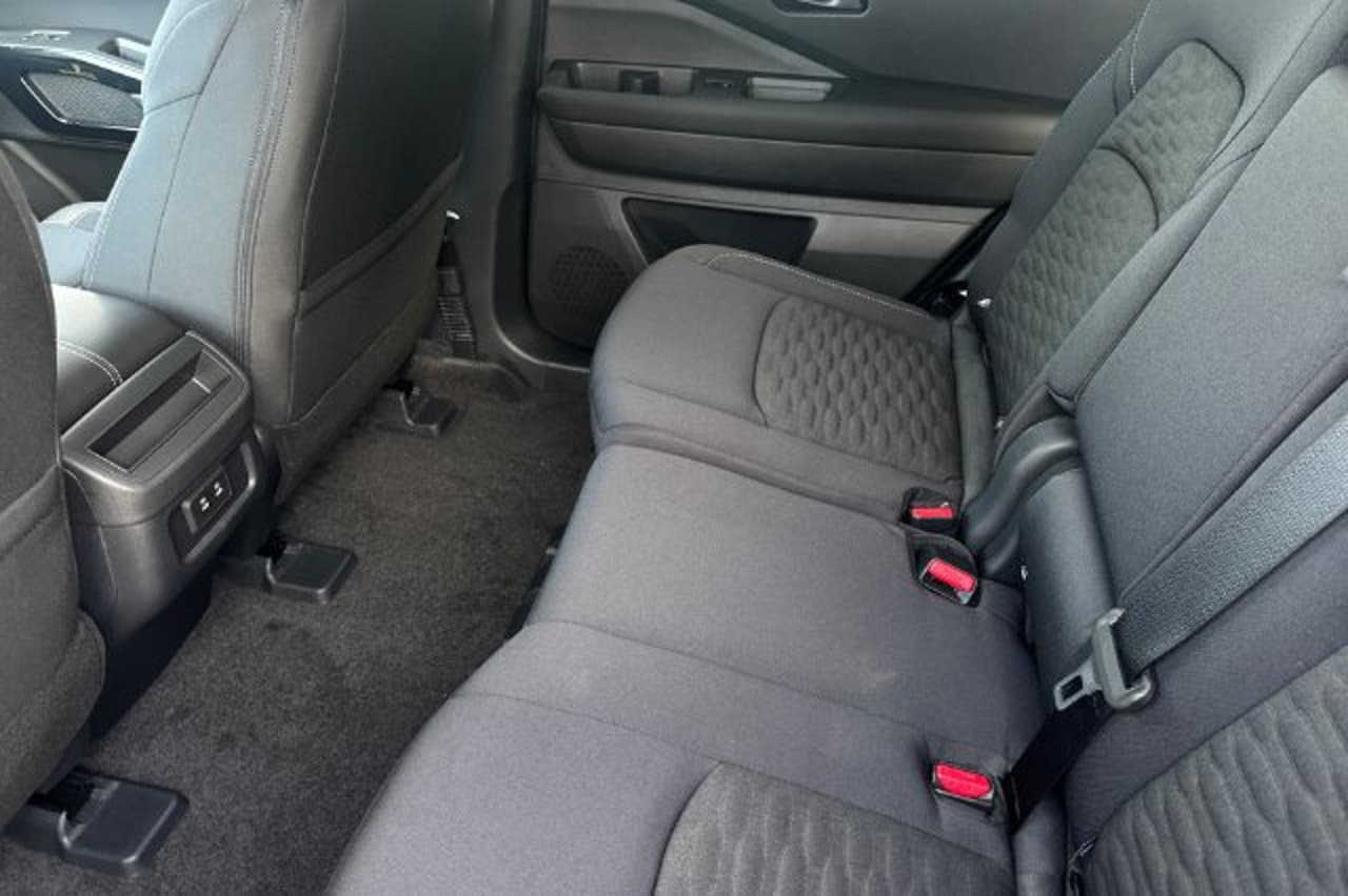 2026 Nissan Pathfinder SV 9