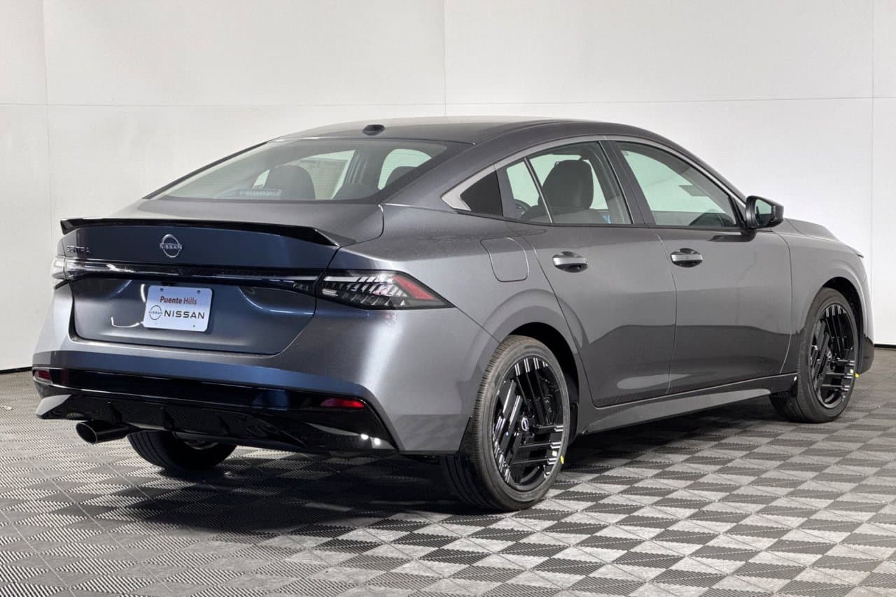 2027 Nissan Sentra SR 3
