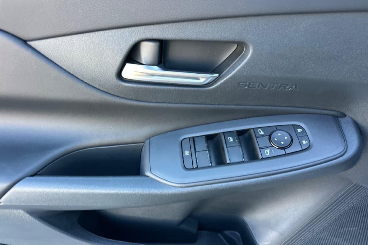 2027 Nissan Sentra SR 8