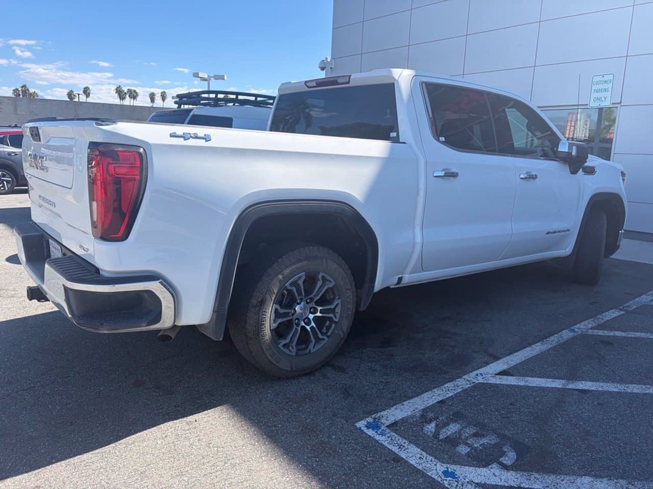 2025 GMC Sierra 1500 SLT 2