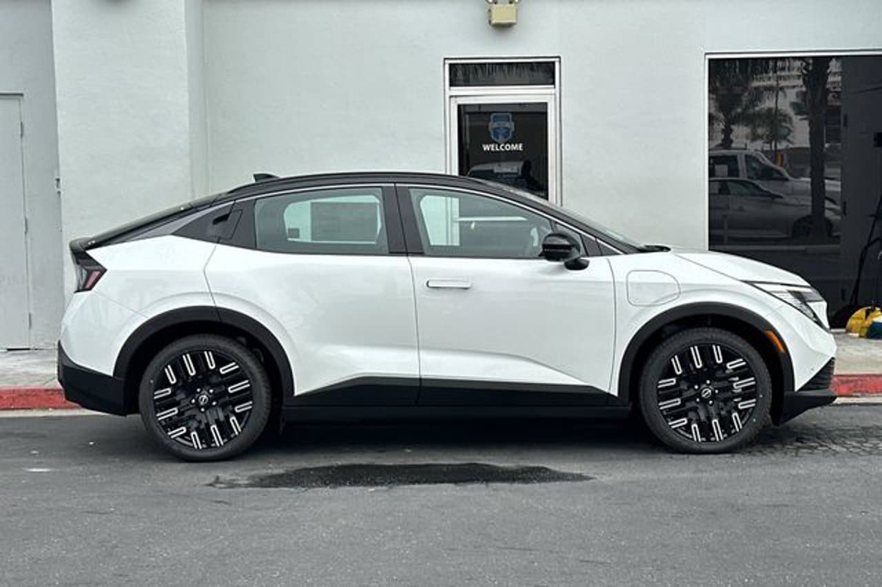 2026 Nissan LEAF PLATINUM+ 2