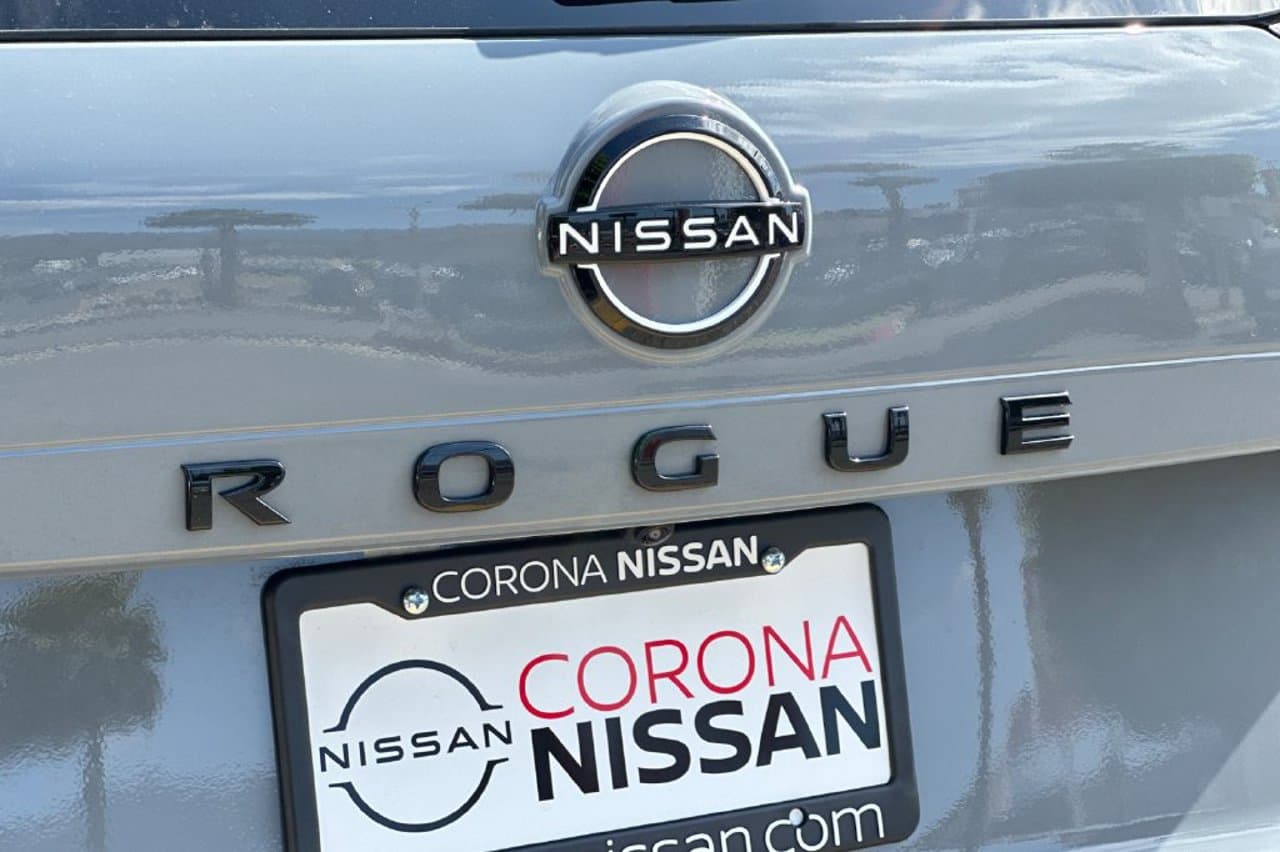 2026 Nissan Rogue Dark Armor 24