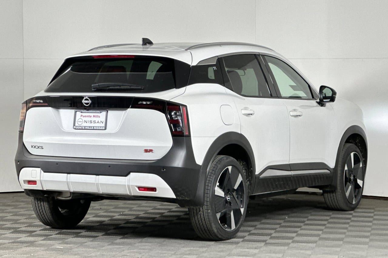 2026 Nissan Kicks SR 3