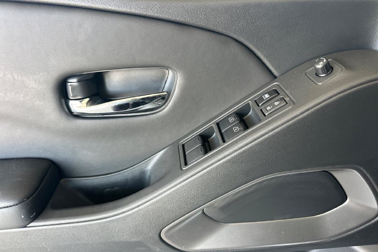 2026 Nissan Frontier SV 8