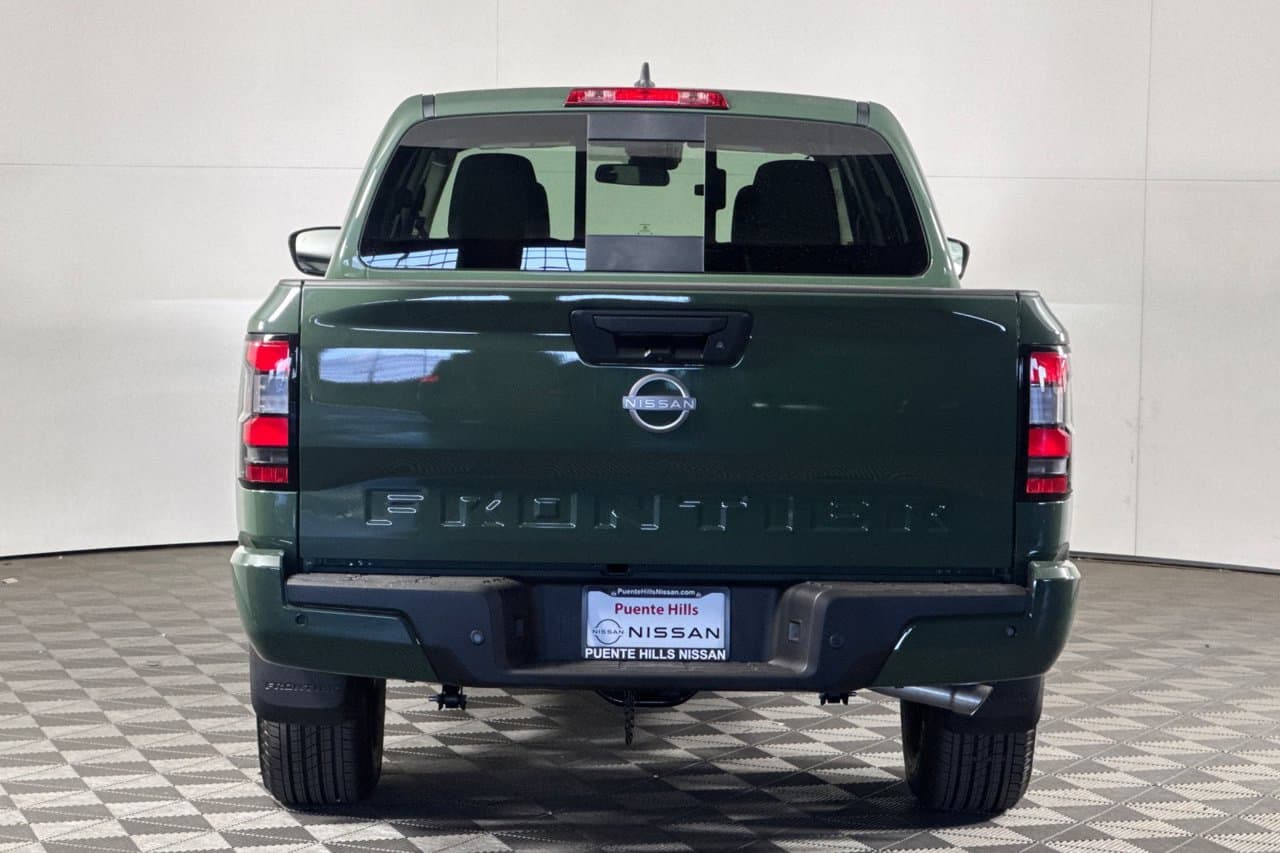 2027 Nissan Frontier SV 4