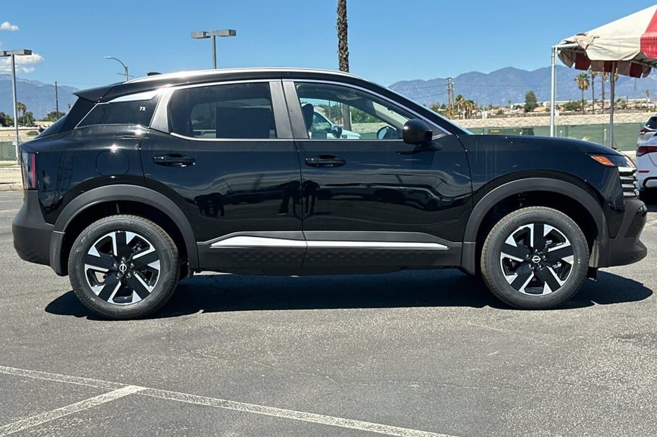 2027 Nissan Kicks SV 2