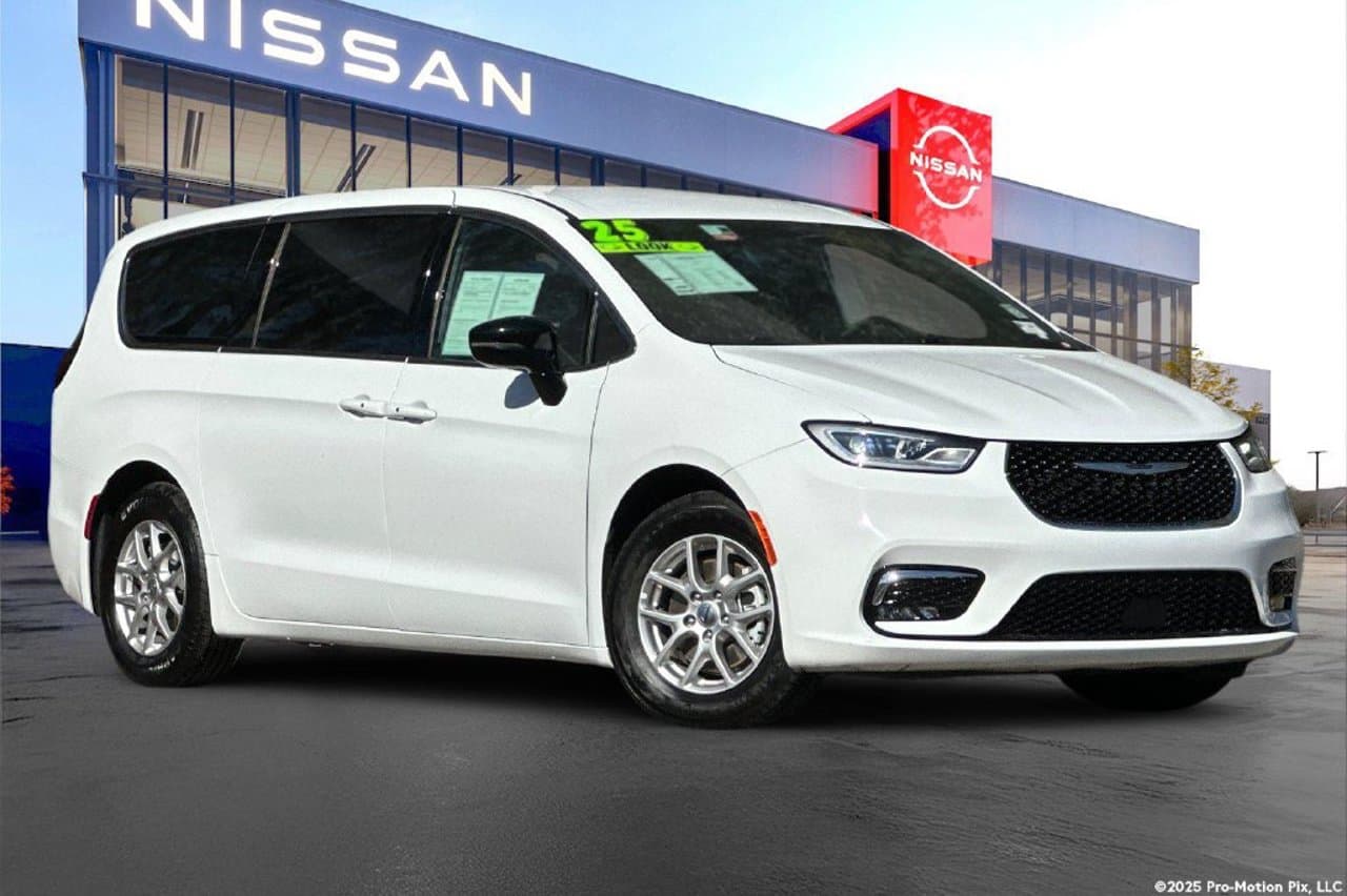 2025 Chrysler Pacifica Select 2