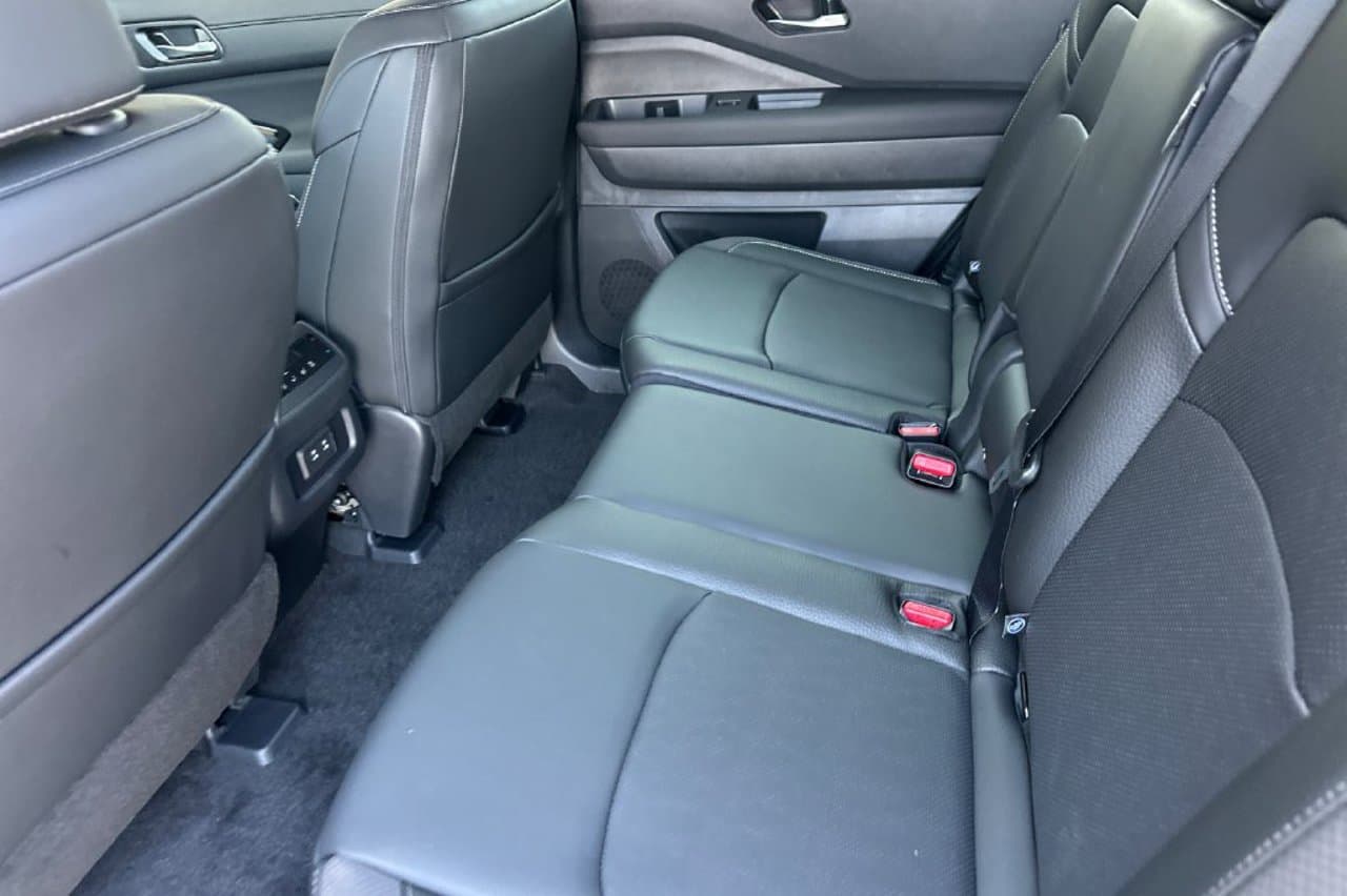 2026 Nissan Pathfinder SL 9