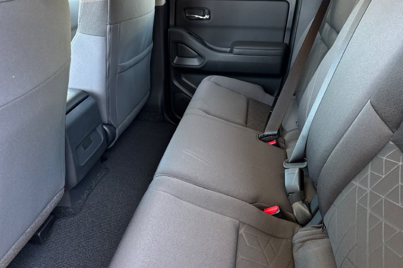 2027 Nissan Frontier SV 10
