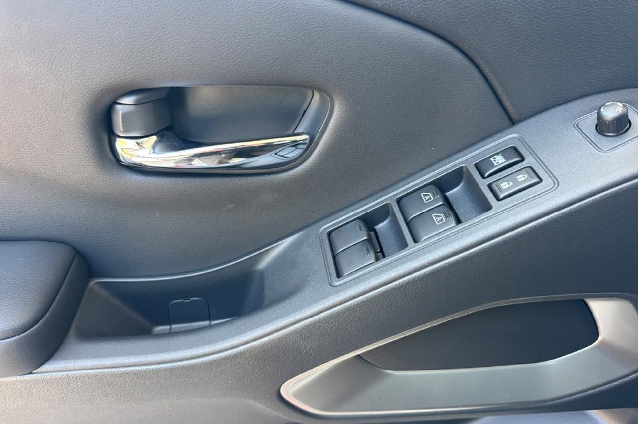 2027 Nissan Frontier SV 9