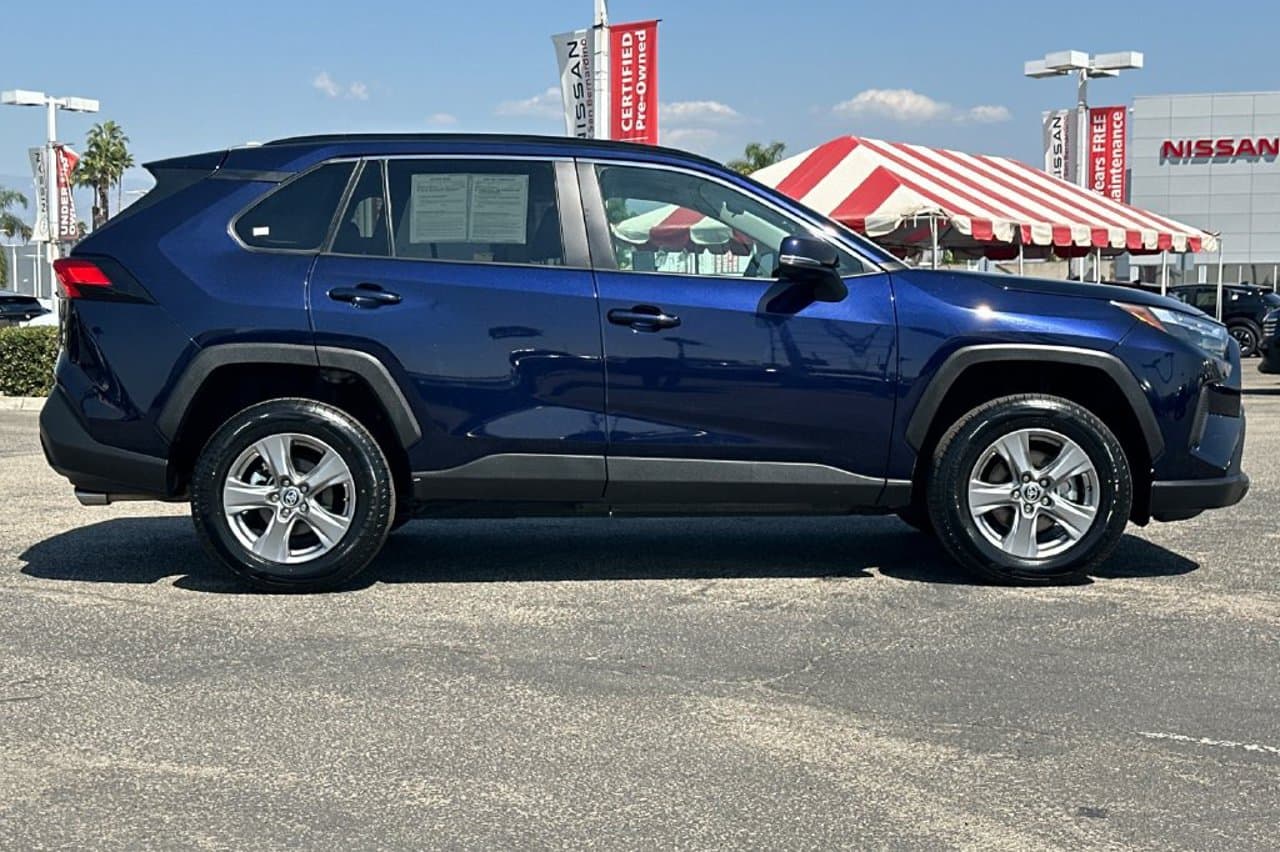 2025 Toyota RAV4 XLE 2