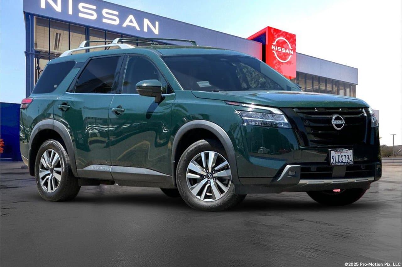 2024 Nissan Pathfinder SL 2
