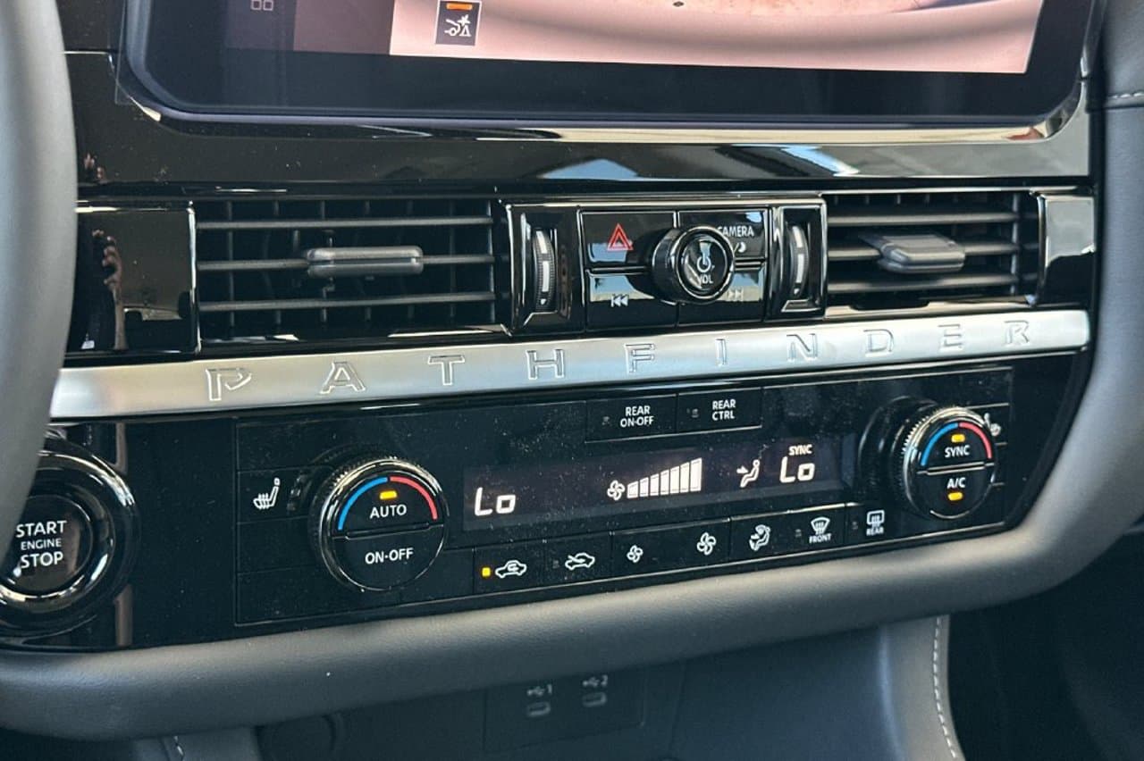 2026 Nissan Pathfinder SV 18