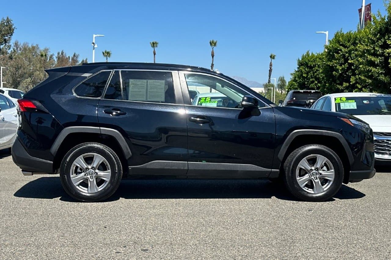 2025 Toyota RAV4 XLE 3