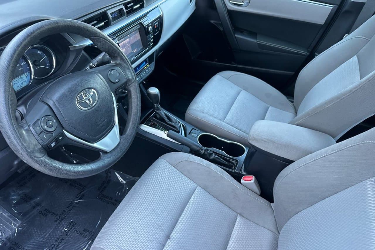 2016 Toyota Corolla LE 8