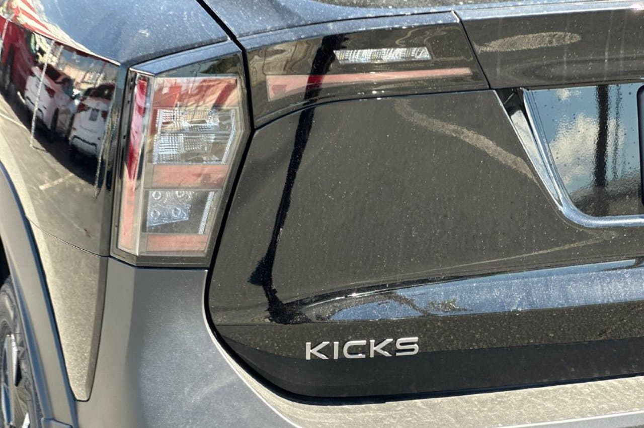 2027 Nissan Kicks SV 21