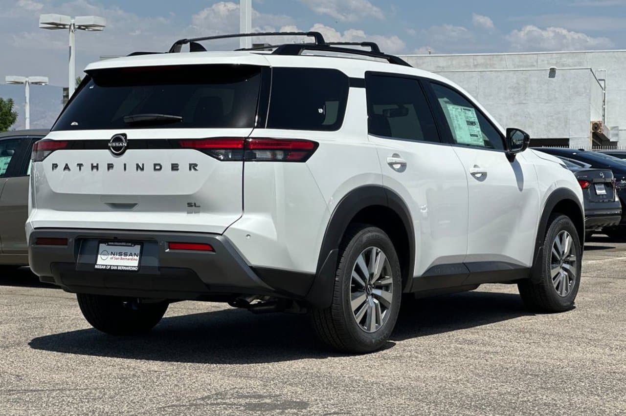 2026 Nissan Pathfinder SL 3