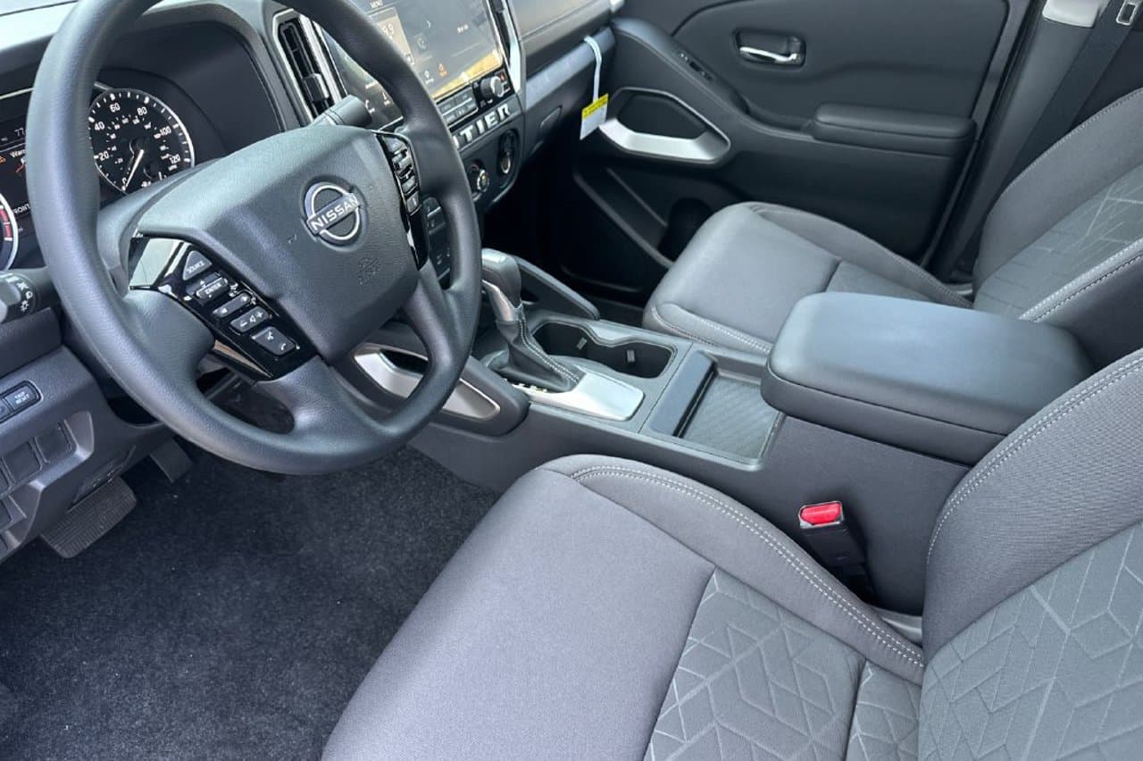 2027 Nissan Frontier SV 8