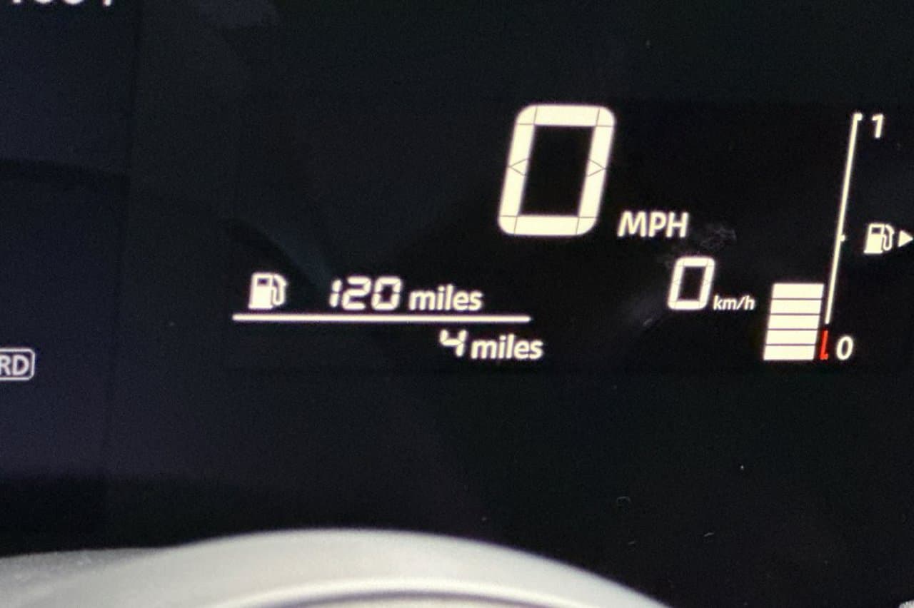 2027 Nissan Kicks S 22