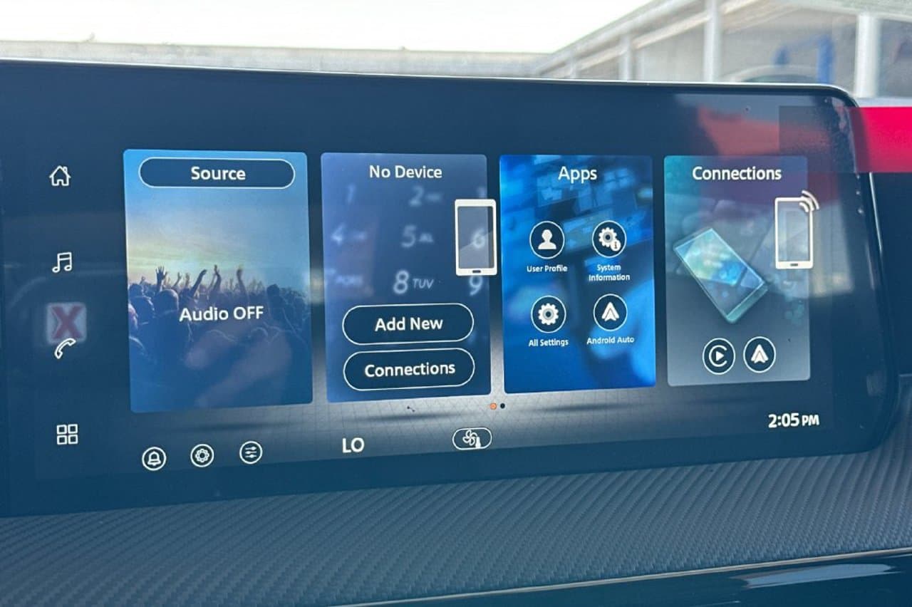 2027 Nissan Kicks SR 14