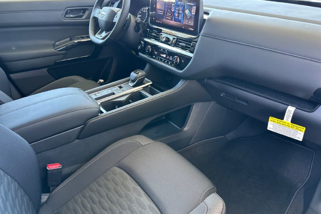 2026 Nissan Pathfinder SV 15