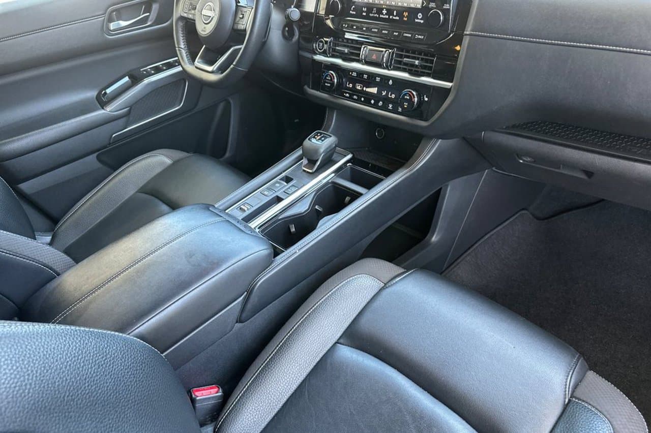 2024 Nissan Pathfinder SL 15