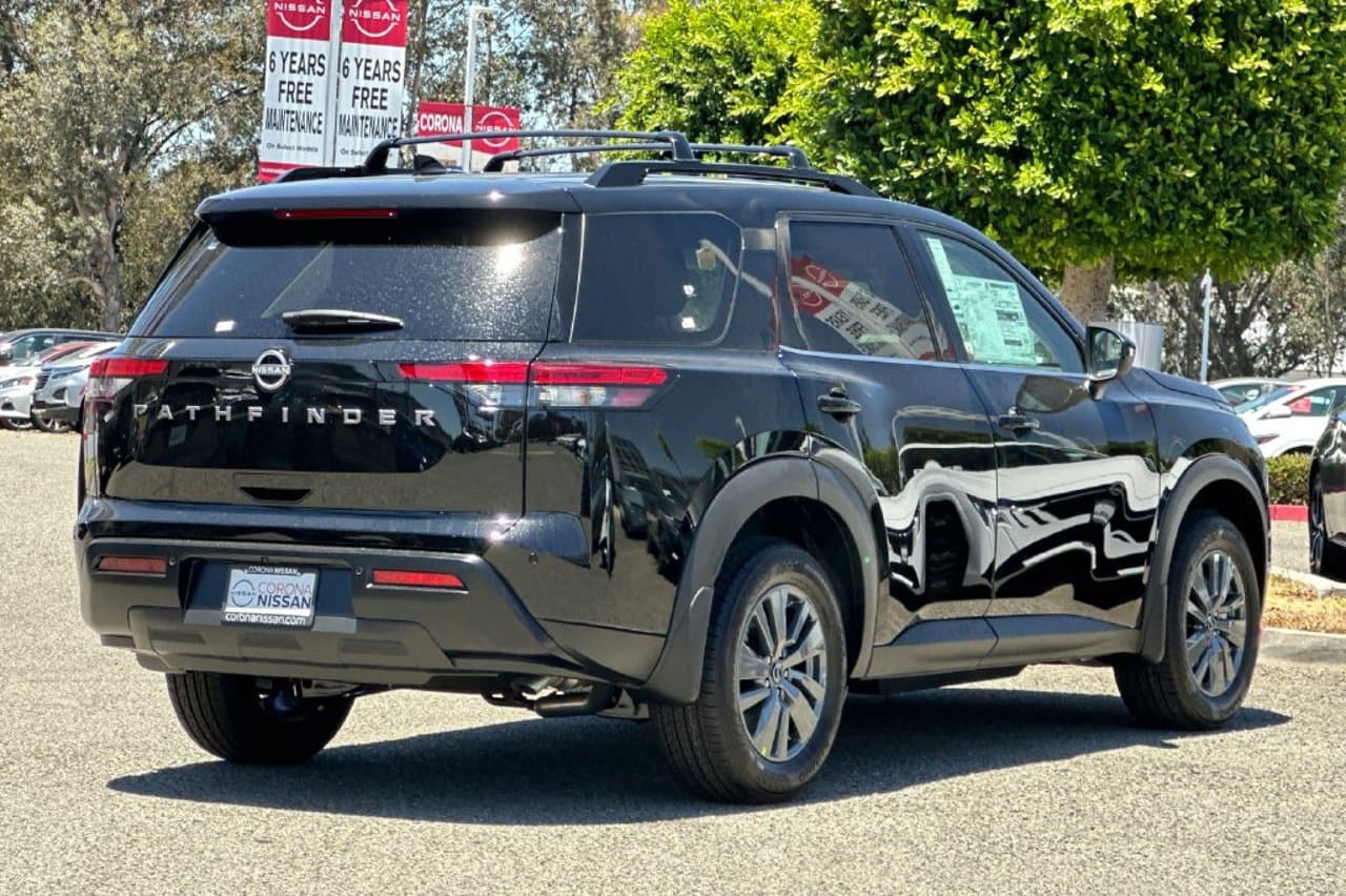 2026 Nissan Pathfinder SV 4