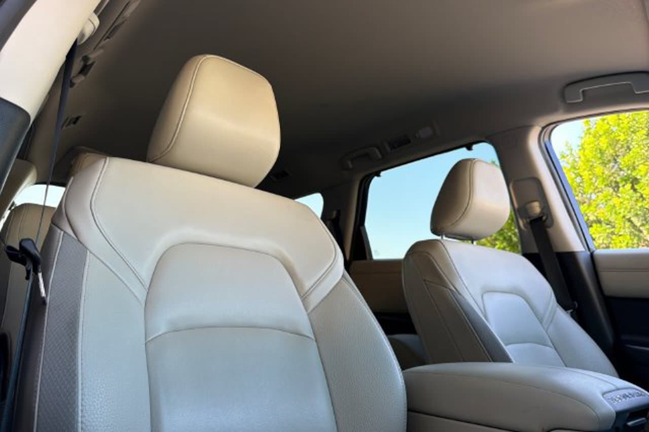 2025 Nissan Pathfinder SL 16