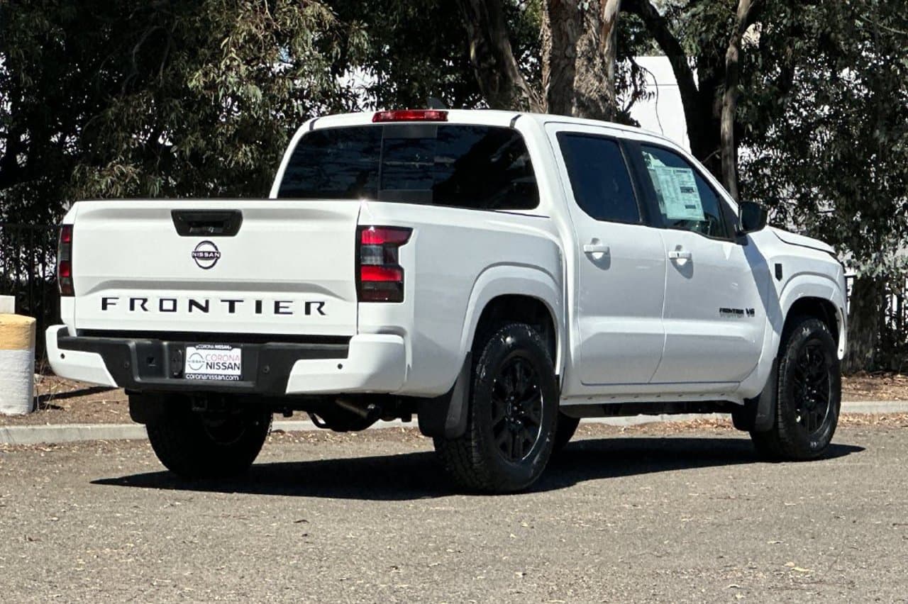 2027 Nissan Frontier SV 4