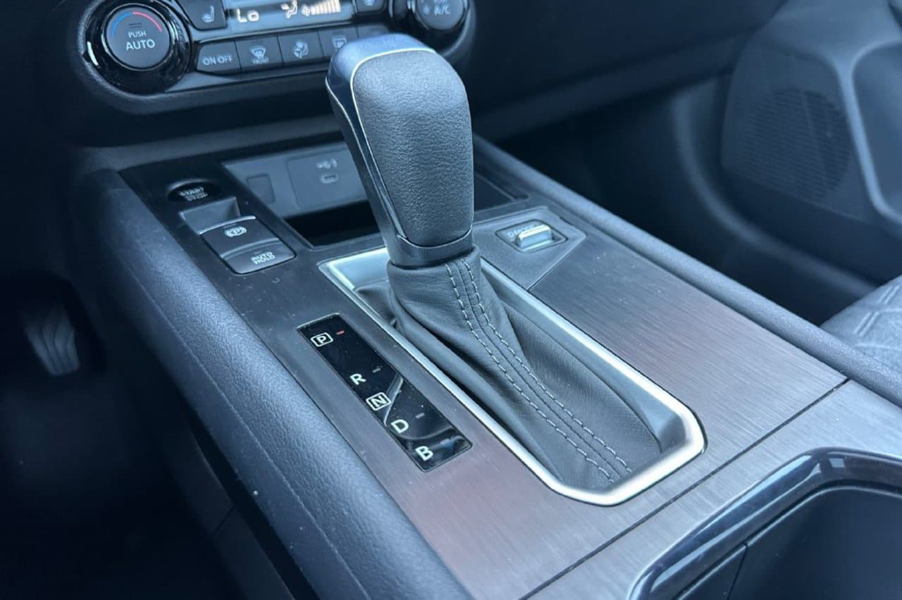 2027 Nissan Kicks SV 18