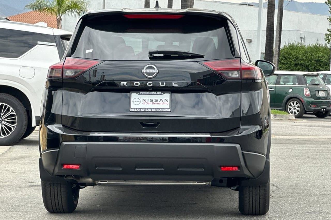 2026 Nissan Rogue SV 4