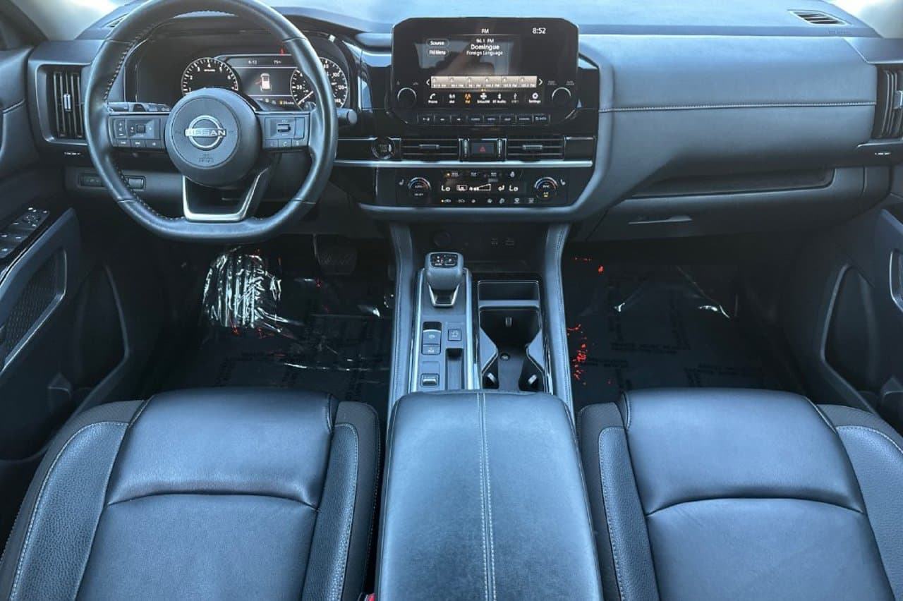 2025 Nissan Pathfinder SL 11
