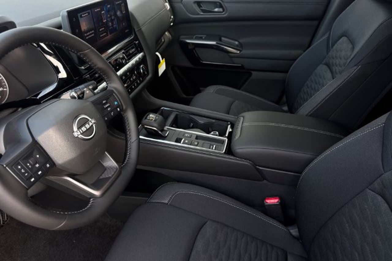 2026 Nissan Pathfinder SV 7