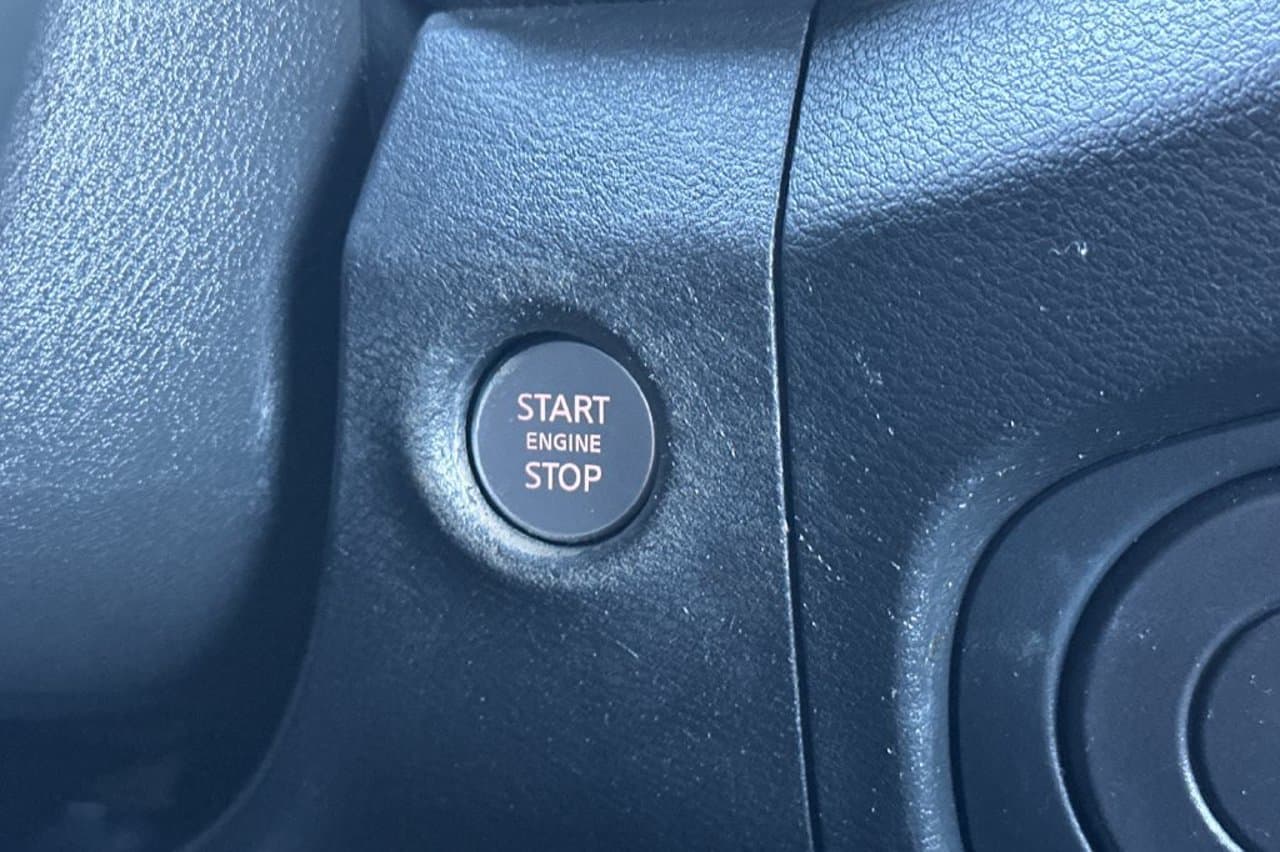 2022 Nissan Frontier SV 18