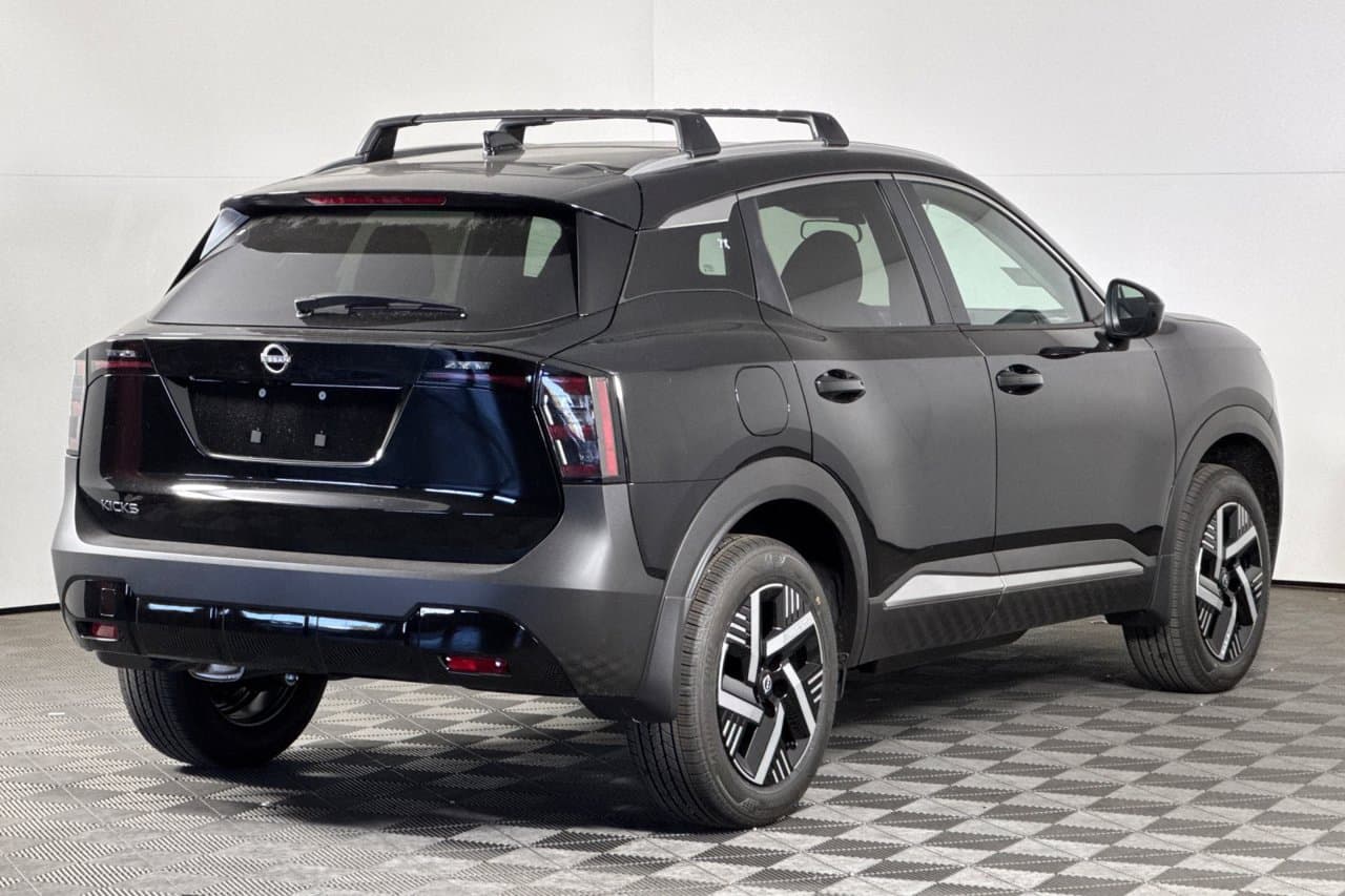 2027 Nissan Kicks SV 3