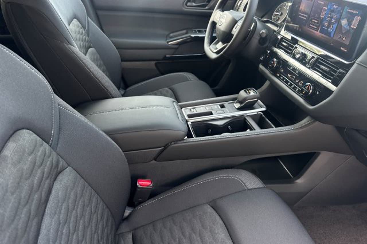2026 Nissan Pathfinder SV 14