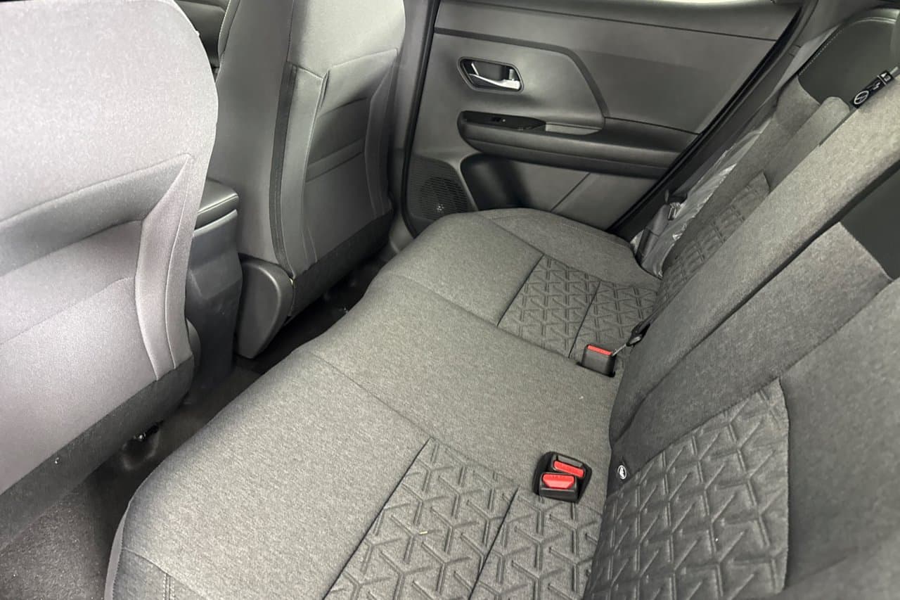 2027 Nissan Kicks SV 9