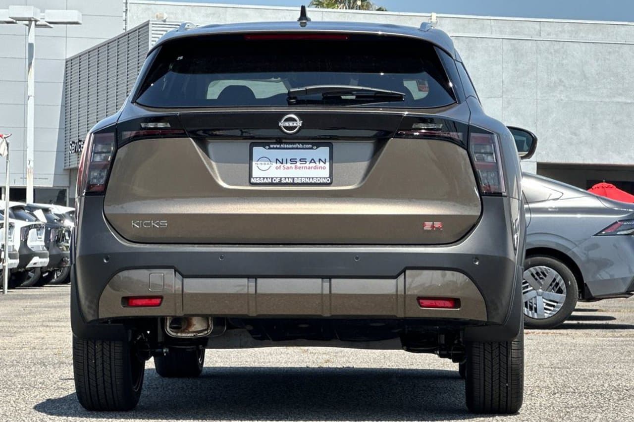 2026 Nissan Kicks SR 4