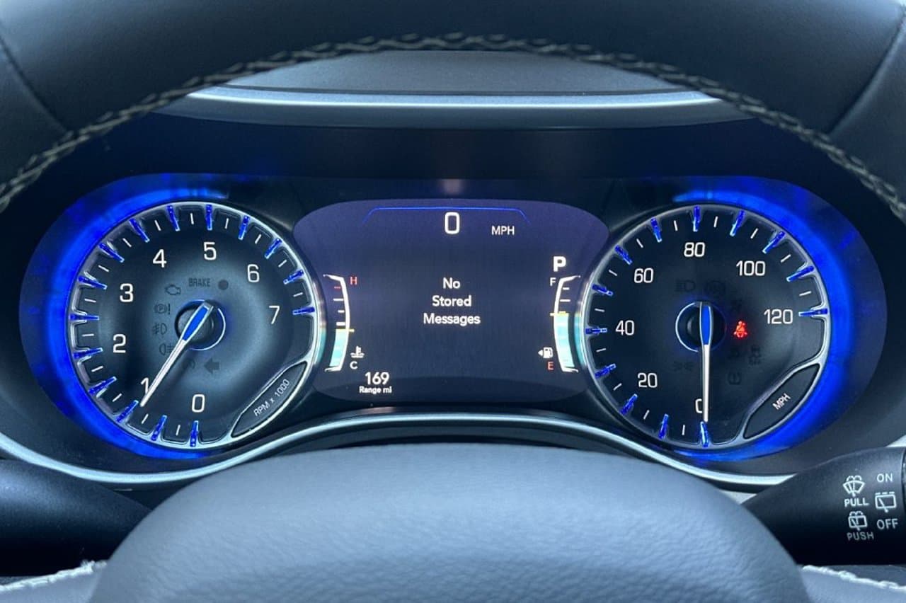 2025 Chrysler Pacifica Select 22
