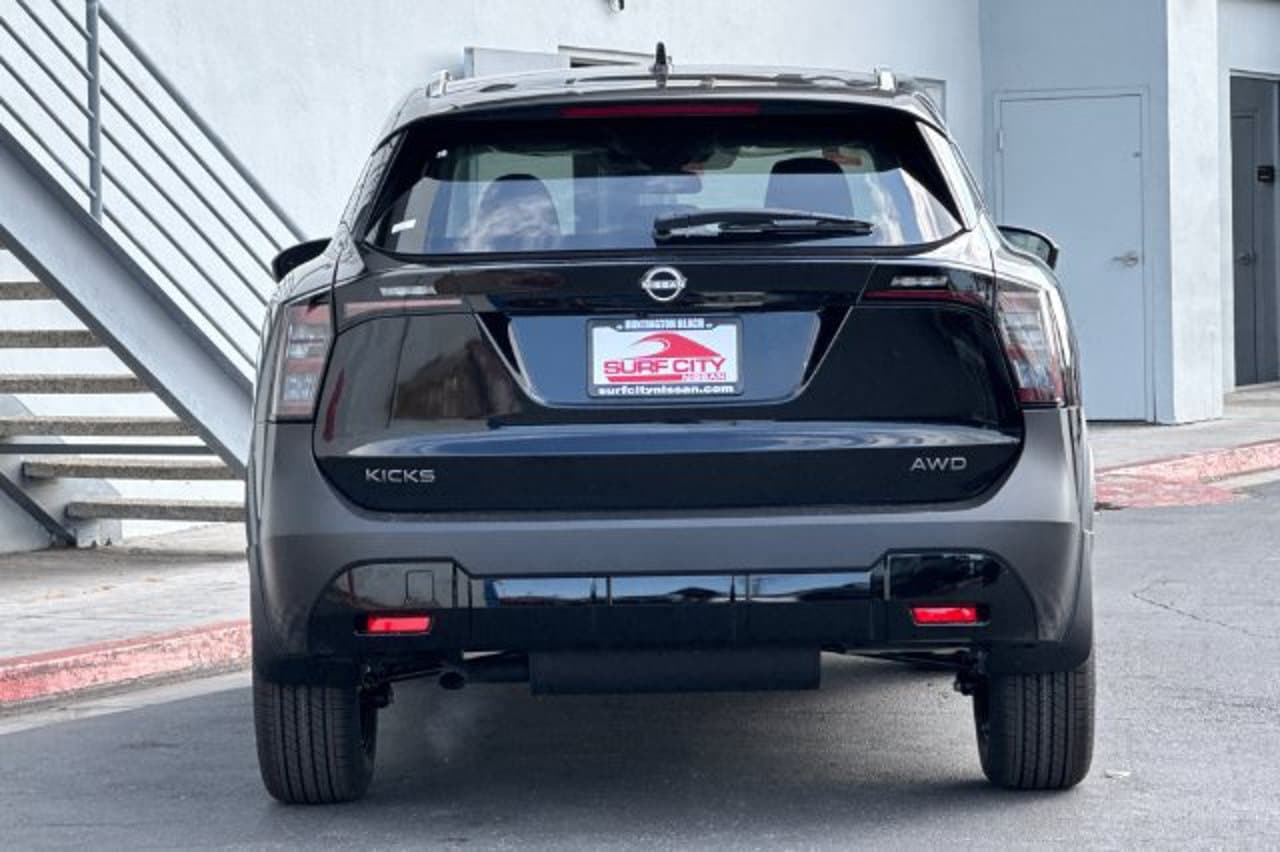 2027 Nissan Kicks SV 4