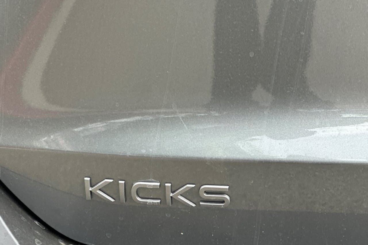 2027 Nissan Kicks S 23