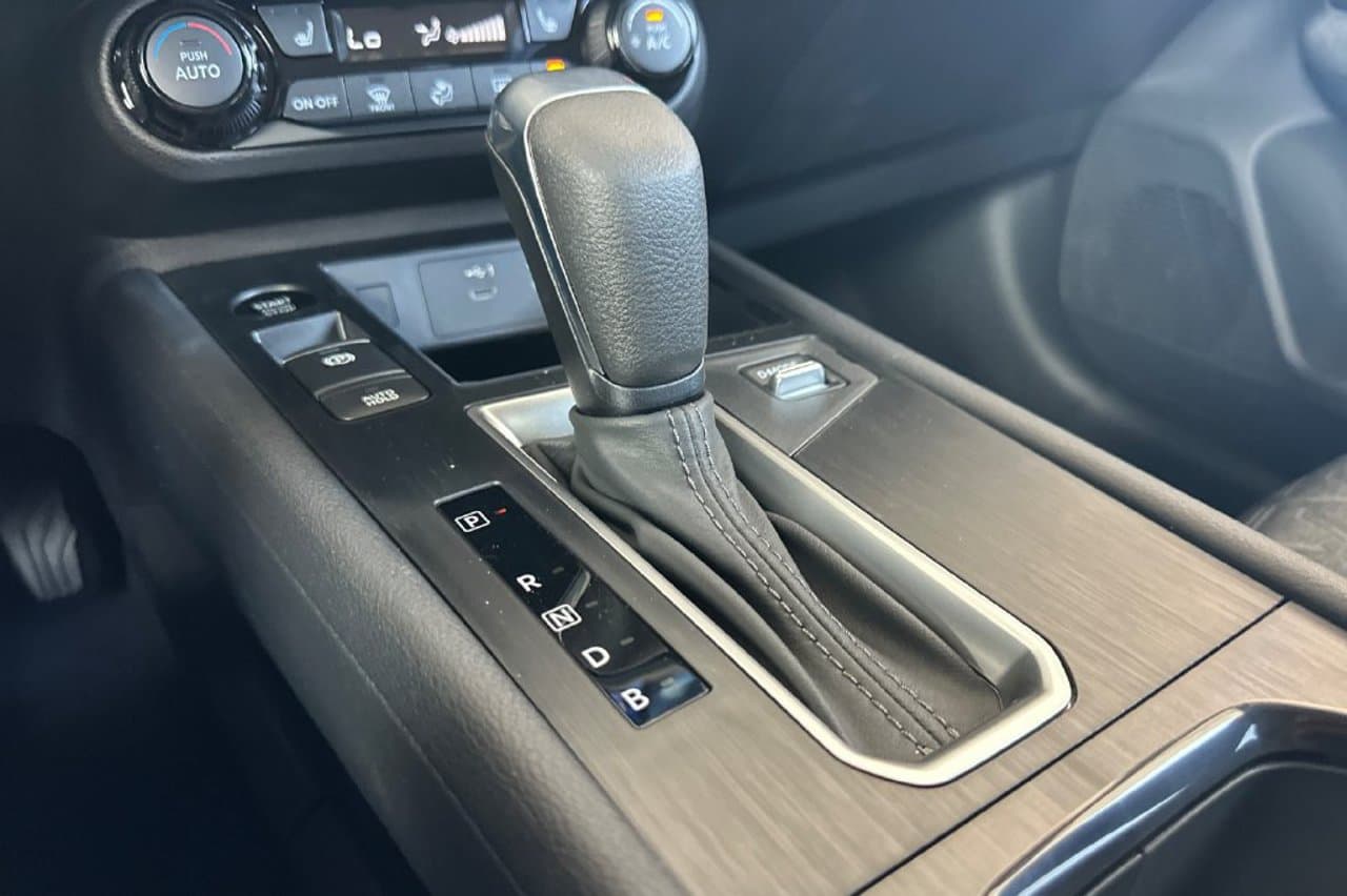 2027 Nissan Kicks SV 18
