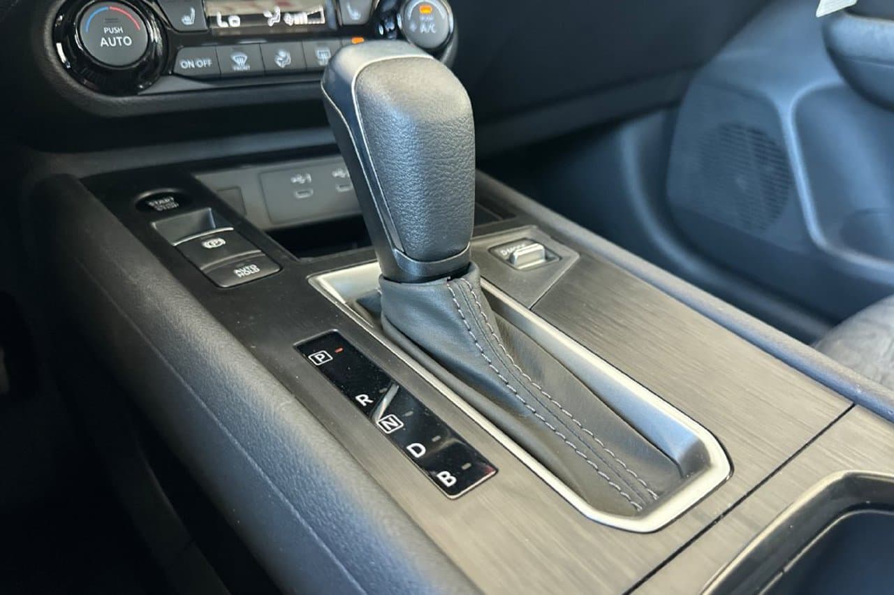 2027 Nissan Kicks SV 18