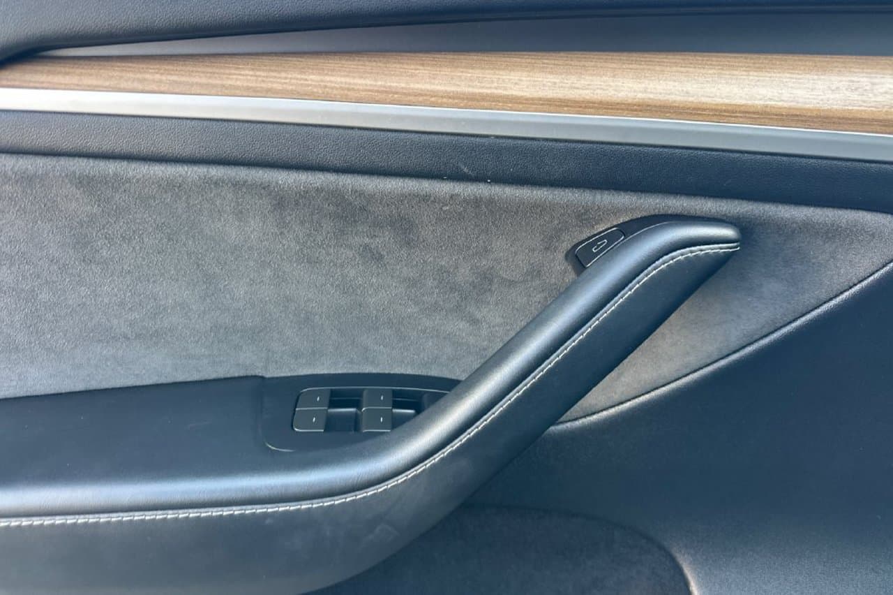 2024 Tesla Model Y Long Range 8