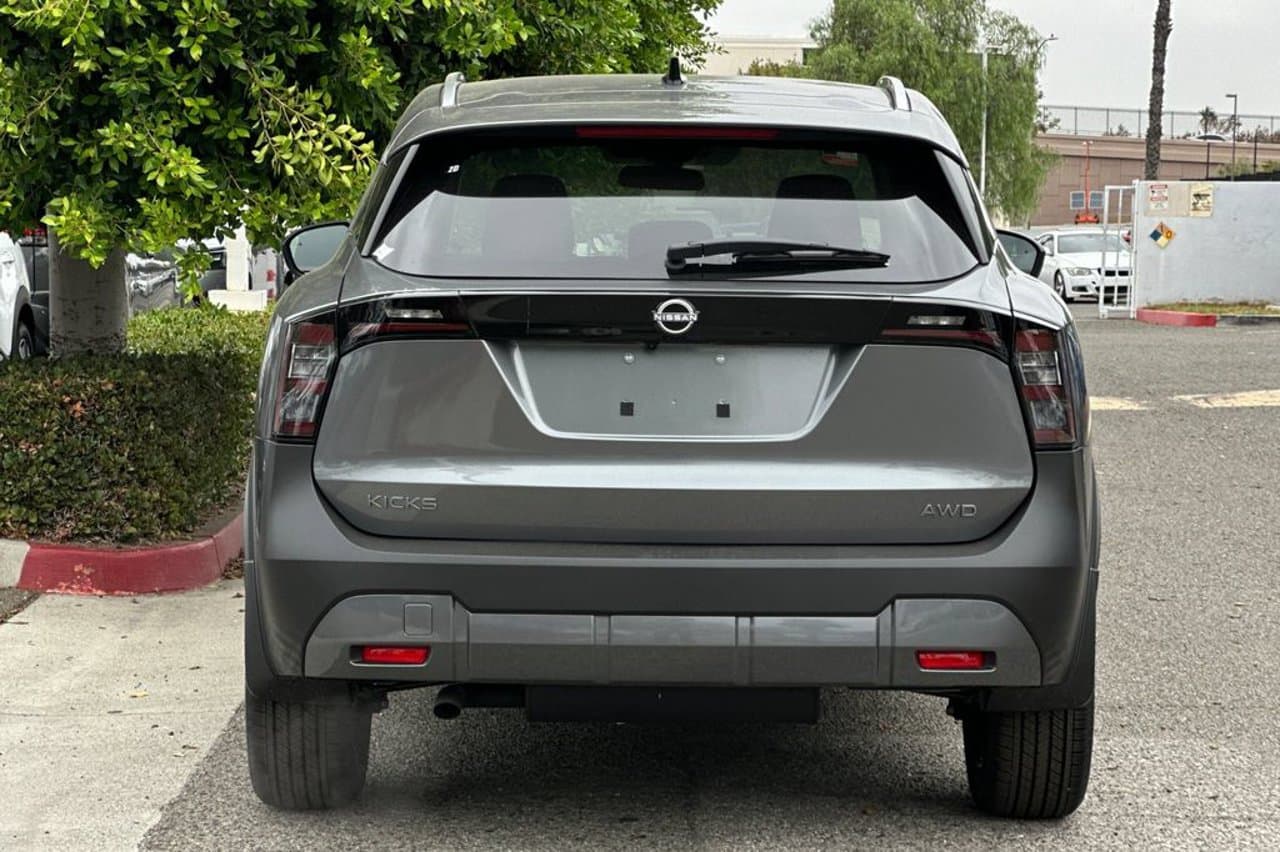 2027 Nissan Kicks SV 5