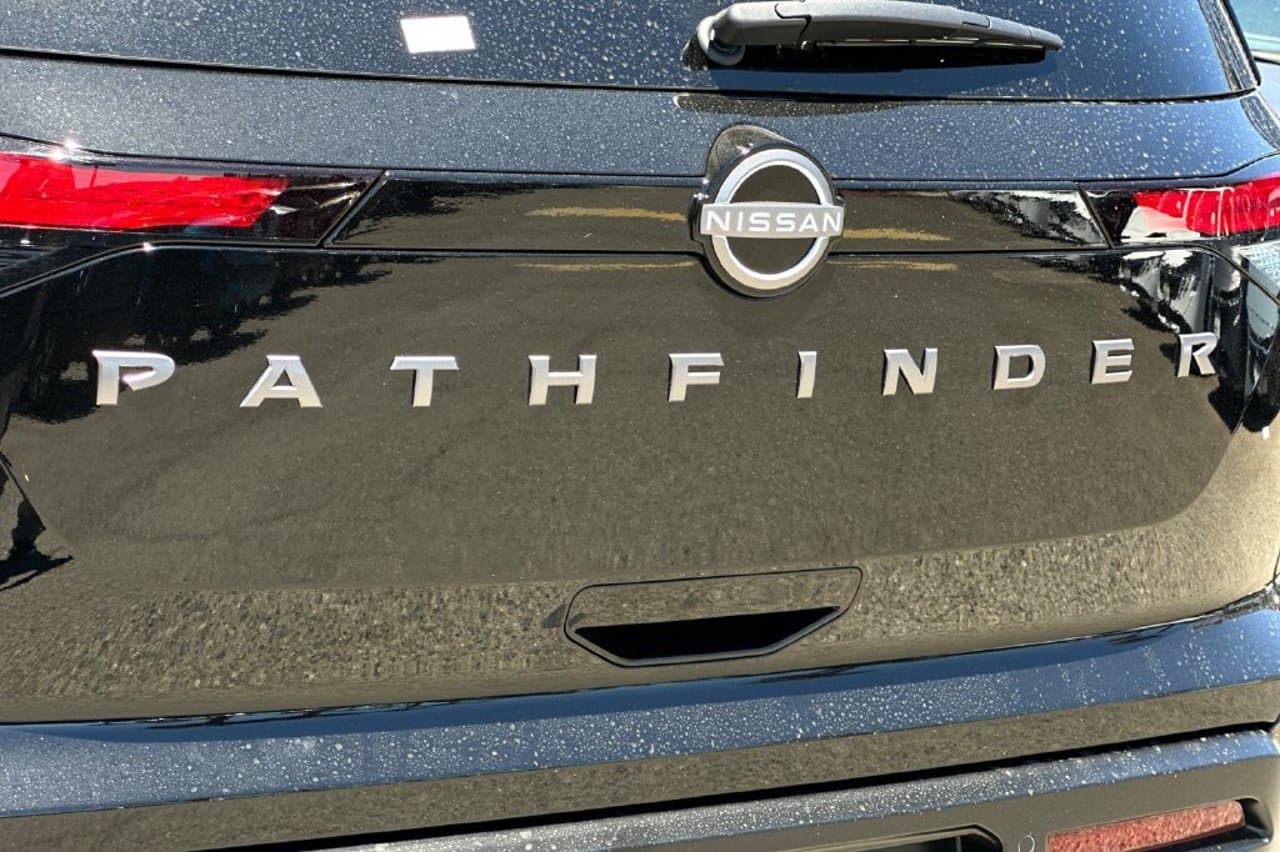 2026 Nissan Pathfinder SV 24
