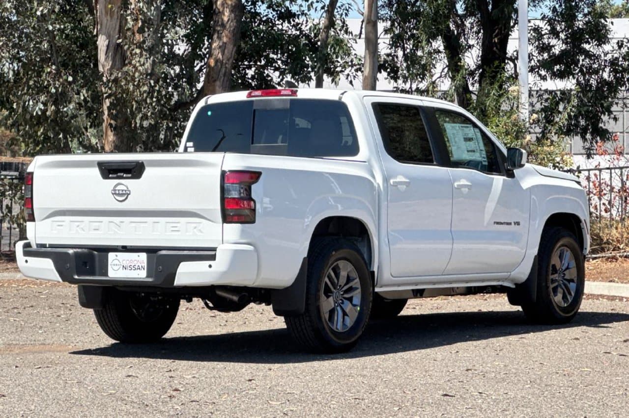 2027 Nissan Frontier SV 4