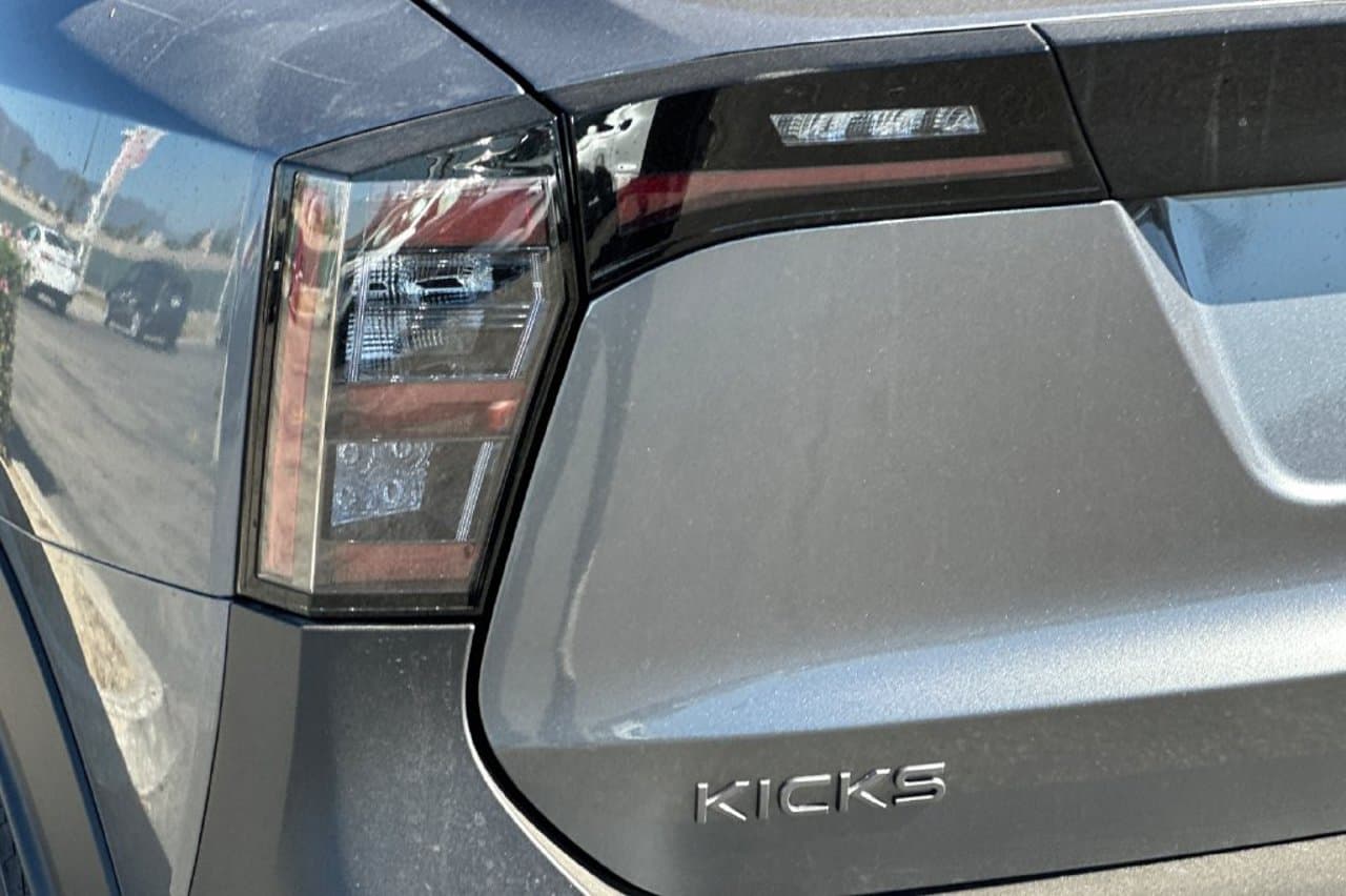 2027 Nissan Kicks SV 21